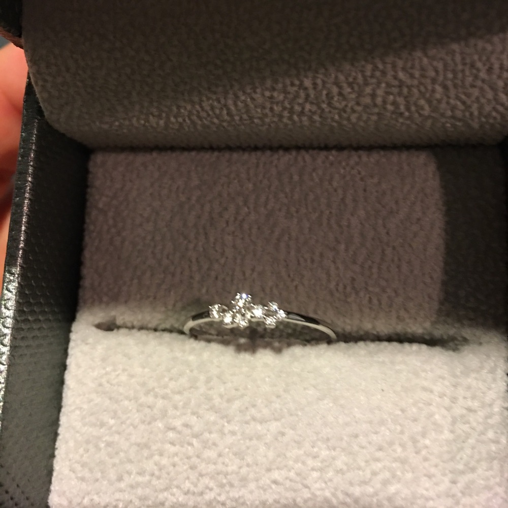 🆕💎18K WHITE GOLD CLUSTERED DIAMOND RING size 6
